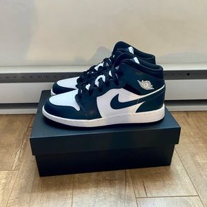 Jordan 1 Mid - Armory Navy / 8 women